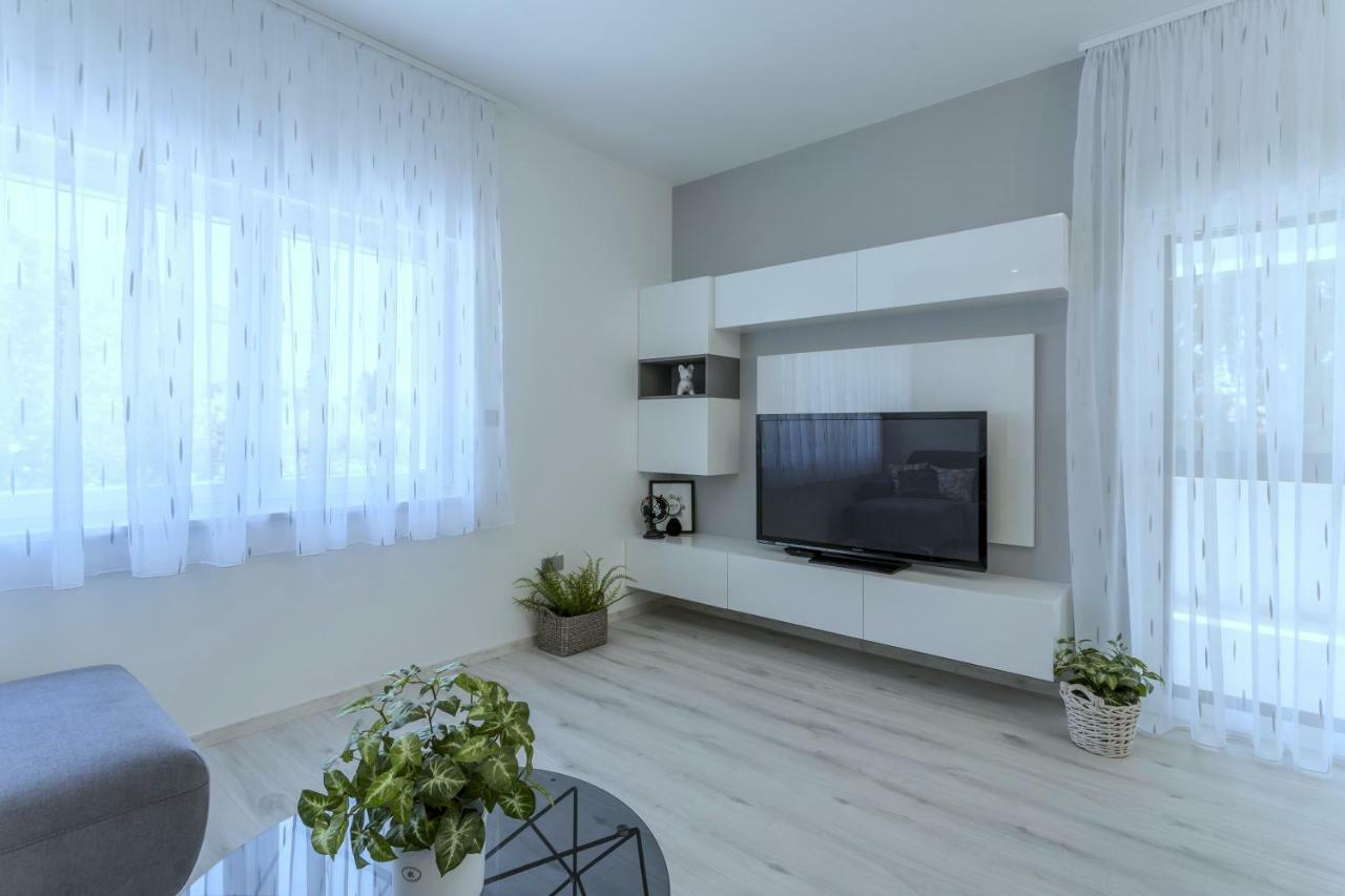 Villa Ema Kastela With Private Heated Pool Екстер'єр фото